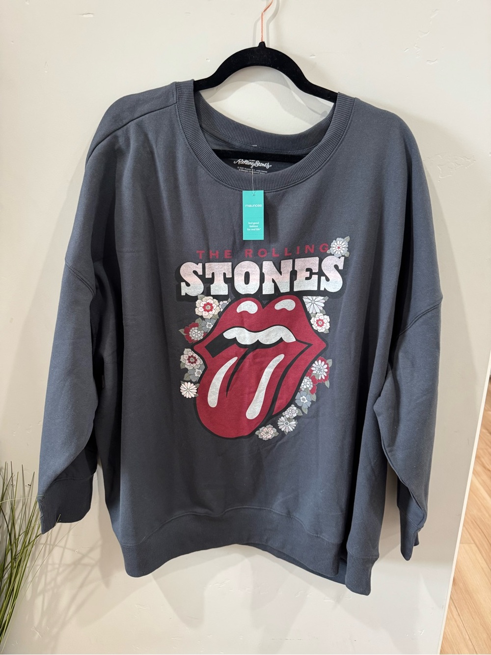 Maurices Charcoal Sweatshirt with Red Graphic Tongue Design brand new size 3x